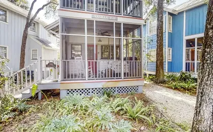 Vanilla Cottage on 30-acre Preserve!