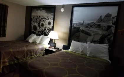 Super 8 by Wyndham Bismarck