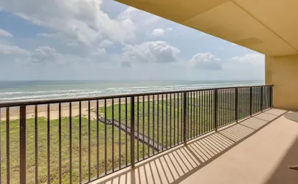 Stunning Views, Luxe Decor: Suntide III - Unit 805