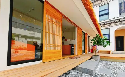 Erhaixi Family Theater Hotel（Longkan Wharf Hotel）