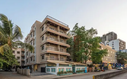 Staybird Divine Suites Business Hotel