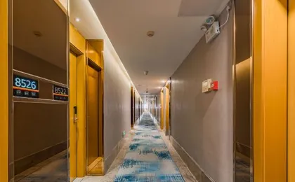 Super 8 Hotel Select (Guangzhou Station Xicun Metro Station)