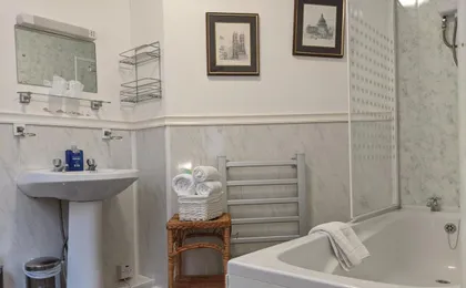 The New Guilderoy Hotel