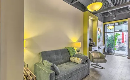 Modern Downtown Apt - Walk to Parks + Cafes!