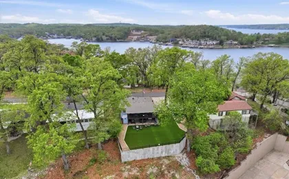 Perfect Lake Escape Near Bagnell Dam Strip