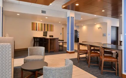 Holiday Inn Express & Suites Farmington Hills - Detroit