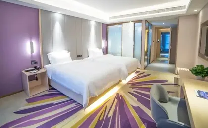 Lavande Hotel Wuhan Happy Valley Renhe Road Metro Station