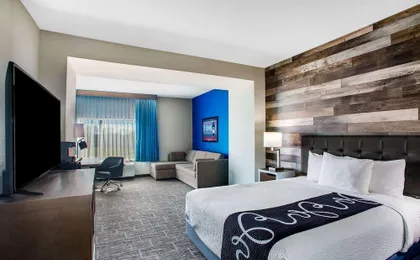 La Quinta Inn & Suites by Wyndham Pittsburg