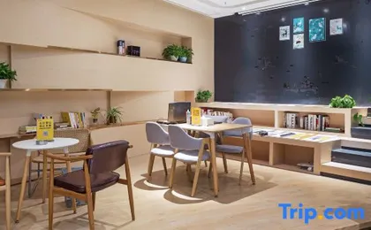 Yu Life Service Apartment (Chongqing Olympic Sports Center)