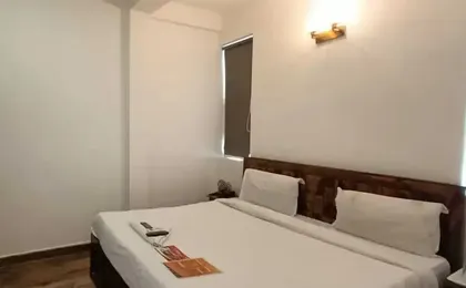 Roomshala Hotel Seven Near Aims