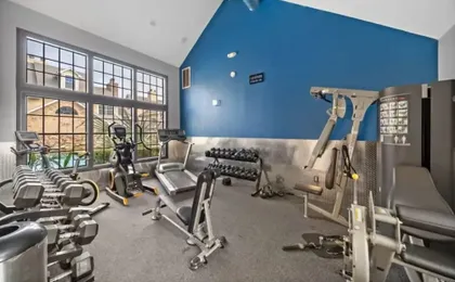Upscale 1BR Condo in Med Center
