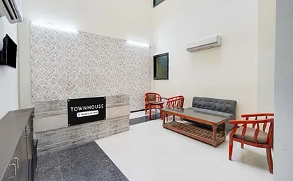 Townhouse Sector 51 Noida Near Metro Station