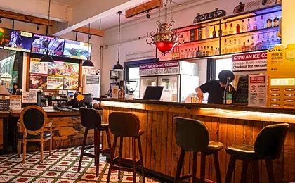 POSHPACKER- Chengdu Flipflop Hostel