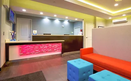 Days Inn & Suites by Wyndham Port Arthur