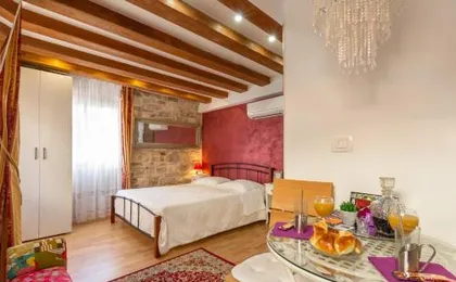 Studios Aurelia Palace