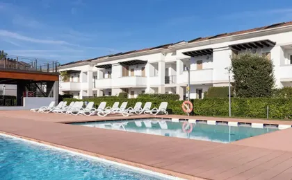 Modern Flat With big Swimming Pool and Balcony