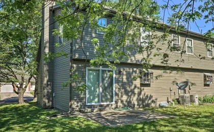 Modern Townhome w/ Fireplace: Near Stoll Park