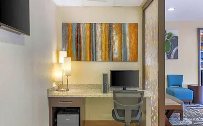 Best Western Plus Lake Worth Inn & Suites