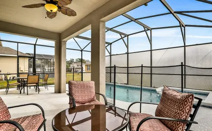 Beautiful Home Close to Theme Parks With Private Pool, AC & W/D - Dog-friendly