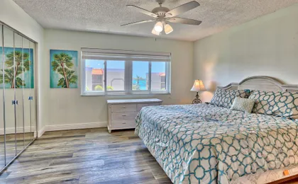 Land s End 4-406 Bay Front