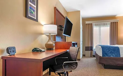 Comfort Suites Pell CIty near Logan Martin Lake