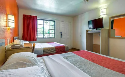 Motel 6-Pomona, CA - Los Angeles