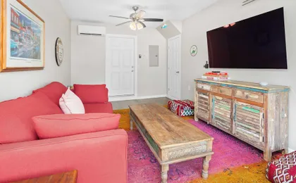 Little Sycamore Duplex by Avantstay Sleeps 20 w/ Private Patio 6 Minutes to Downtown Asheville