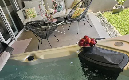 Zaloo, Luxury Apartment with Sea-View And Jacuzzi (Adults Only)