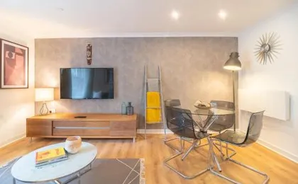 Merchant City Glasgow Green Apartment With Parking