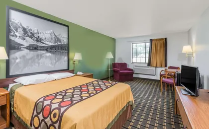 Super 8 by Wyndham Coshocton Roscoe Village