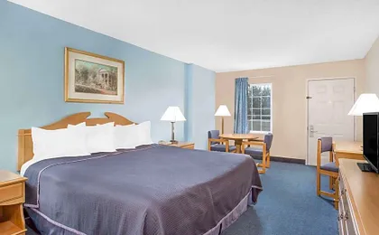 Howard Johnson by Wyndham Staunton