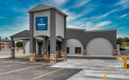 Clarion Pointe Decatur River City