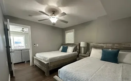Our Cove Retreat - Perfect for Swimming, Tanning & Prime Location Fun!