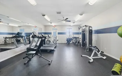 Modern 2BR 2BA w King Bed Pool Gym 10