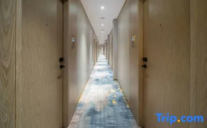 Jitai Zhishang Hotel (Shanghai Daning International Yanchang Road Subway Station)
