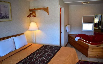 POCONO NIGHT LODGE