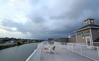 Rivertide Suites Hotel