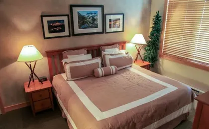 Sunstone 114 Updated Ski-In Ski-Out Condo At Sunstone Lodge with Great Complex Amenities by RedAwning