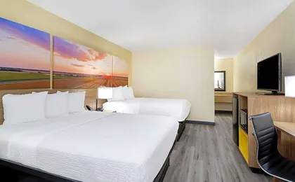 Days Inn & Suites by Wyndham Clovis