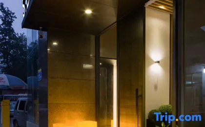 SFEEL DESIGN Hotel (Chengdu Renmin South Road Nijiaqiao Subway Station)