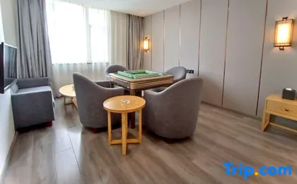 Crescent M00n Hotel (Chengdu Chunxi Road Tianfu Square Metro Station)