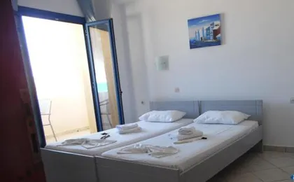 Mikes Beach Apartments & Studios