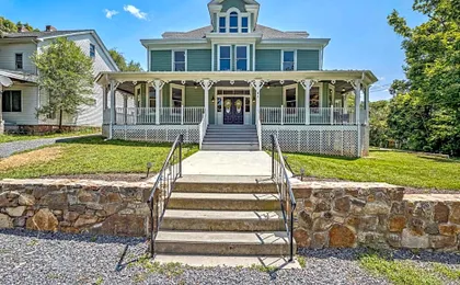 The Grand Castalian Inn Bed and Breakfast