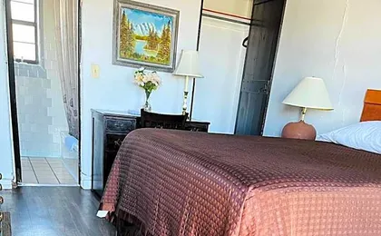Cottonwood Court Motel