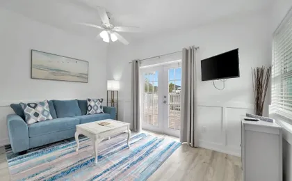 Waterfront Pet Friendly Boat Dock Walk 2 Beach