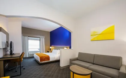 Comfort Suites University Drive