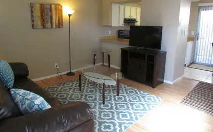 Townhouse 8 Minutes To Strip