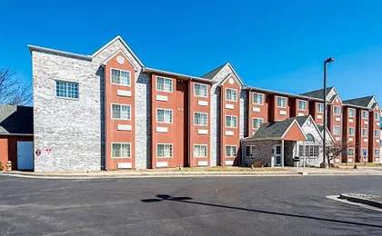 Motel 6-Olathe, KS