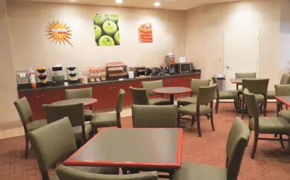 La Quinta Inn & Suites by Wyndham Stamford / New York City
