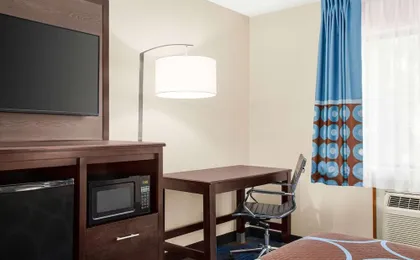 Super 8 by Wyndham Lenexa Overland Park/Mall Area